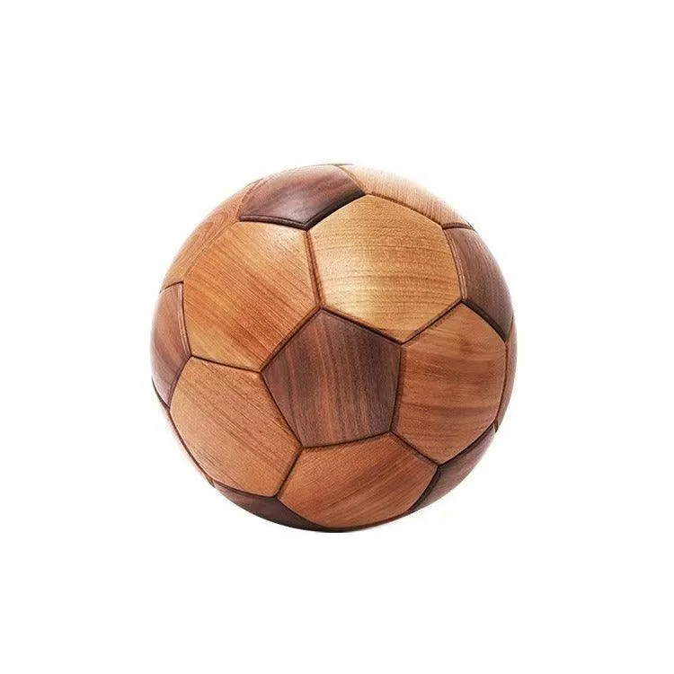 TWO TREES fodbold i træ teak valnød med fod pynt