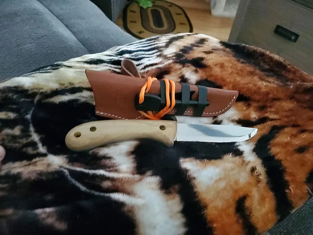 BeaverCraft Glacier bushcraftkniv carbonstål læderskede