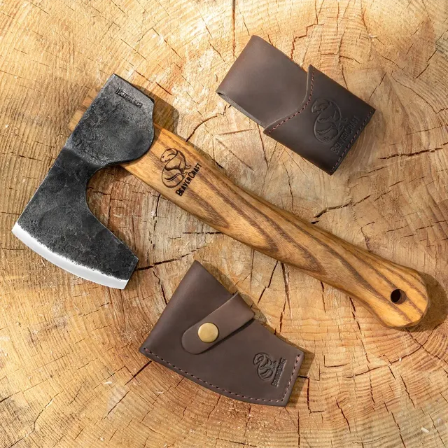 BeaverCraft AX6 bushcraft økse kulstofstål med skede