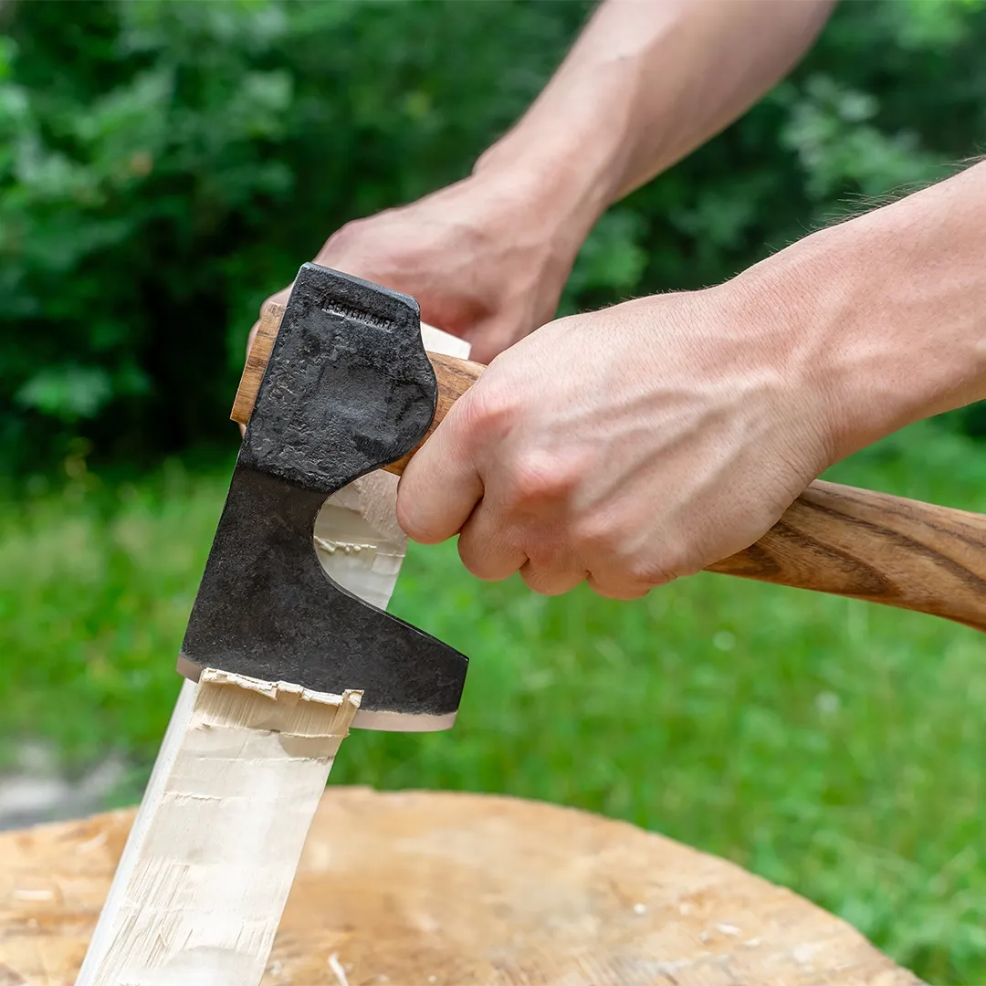 BeaverCraft AX6 bushcraft økse kulstofstål med skede