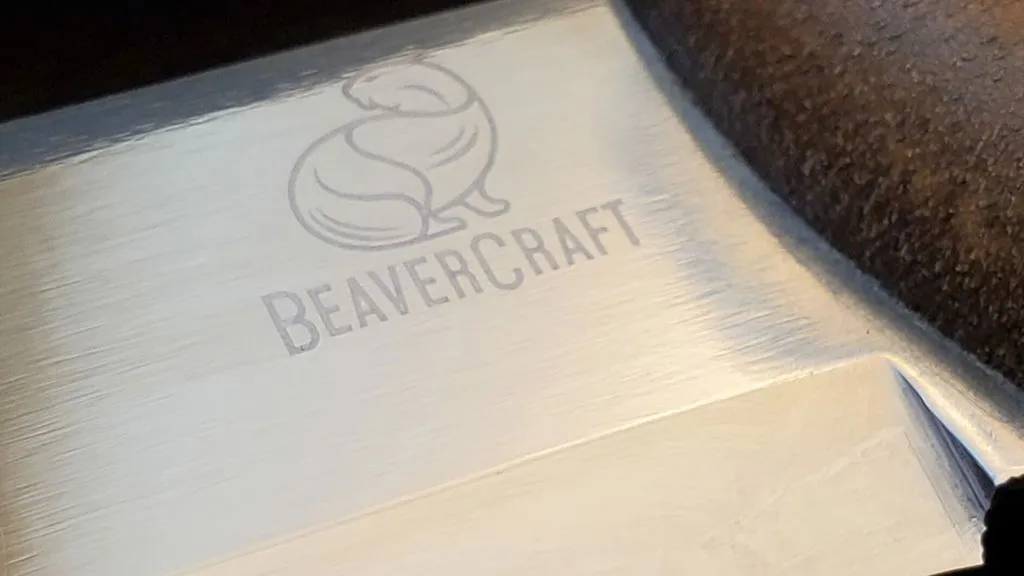 BeaverCraft Glacier bushcraftkniv carbonstål læderskede