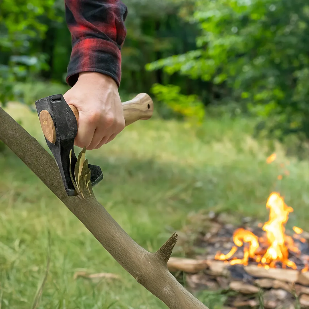 BeaverCraft AX6 bushcraft økse kulstofstål med skede